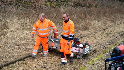 Der Freischnitt der Aartalbahn beginnt.