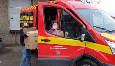 Mund-Nasen-Masken und Schutzhandschuhe an Senioreneinrichtungen geliefert.