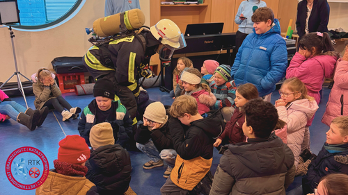 Schülerinnen und Schüler der Otfried-Preußler-Schule in Rauenthal konnten heute am Europäischen Tag des Notrufes das KI-gestützte System ‚Notrufheld‘ ausprobieren.