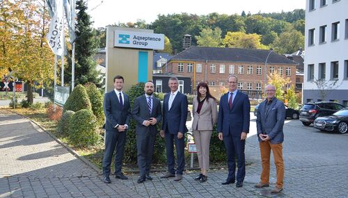 Nicolai Bledow (Aqseptence Group), Baldassare La Gaetana (Vorsitzender der Geschäftsführung), Landrat Frank Kilian, Jennifer Brötz (Kreisverwaltung), Lars Späth (Leiter Division Water Processing Solutions), Achim Staab (Kreisverwaltung).