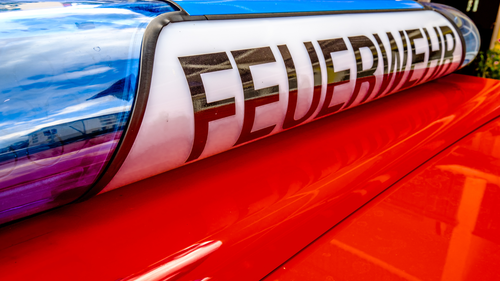Schriftzug Feuerwehr auf einem Einsatzfahrzeug.