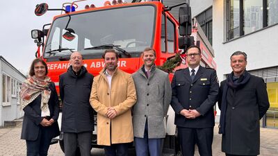 V.l.n.r.: Dr. Evelyn Ehrenberger, Ludwig Fresenius, Landrat Sandro Zehner, Prof. Philipp Merkt, Kreisbrandinspektor Christian Rossel, Peter Beuter