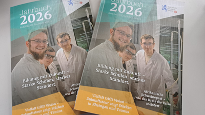 Jahrbuch 2026: Titelbild mit Auszubildenden im Rheingau-Taunus-Kreis