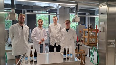 Foto: Angehende Fruchtsafttechniker und Winzer an den Beruflichen Schulen Rheingau in Geisenheim. 