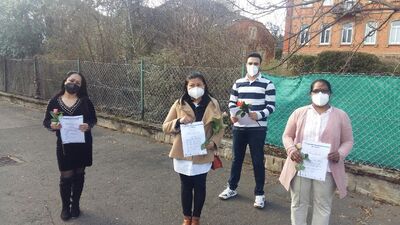 Die vier erfolgreichen Absolventen der Qualifizierung zum Alltagsbegleiter in Altenpflegeeinrichtungen: Nuha Alsaeedi, Willasinee Rösler, Laith Akili, und Thaya Vipulanantham (von links).