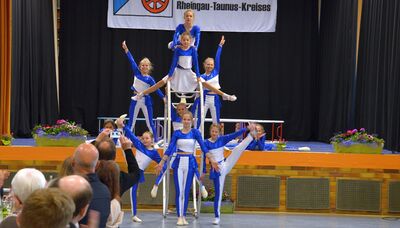 Eine mitreißende Show boten die jungen Rhönradturnerinnen des  TSV Taunusstein-Bleidenstadt bei der Sportler-Ehrung des Rheingau-Taunus-Kreises.