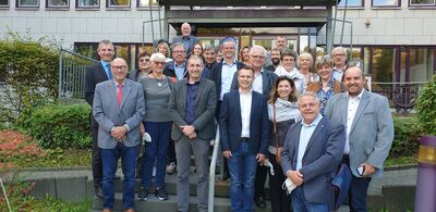 Landrat Kilian und sein Stellvertreter Willsch begrüßen die Delegation des Deutsch-Französischen Freundeskreises.