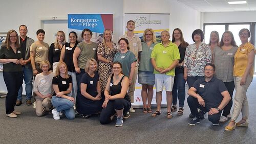 Gruppenbild der Teilnehmerinnen und Teilnehmer (Kompetenzzentrum Pflege)