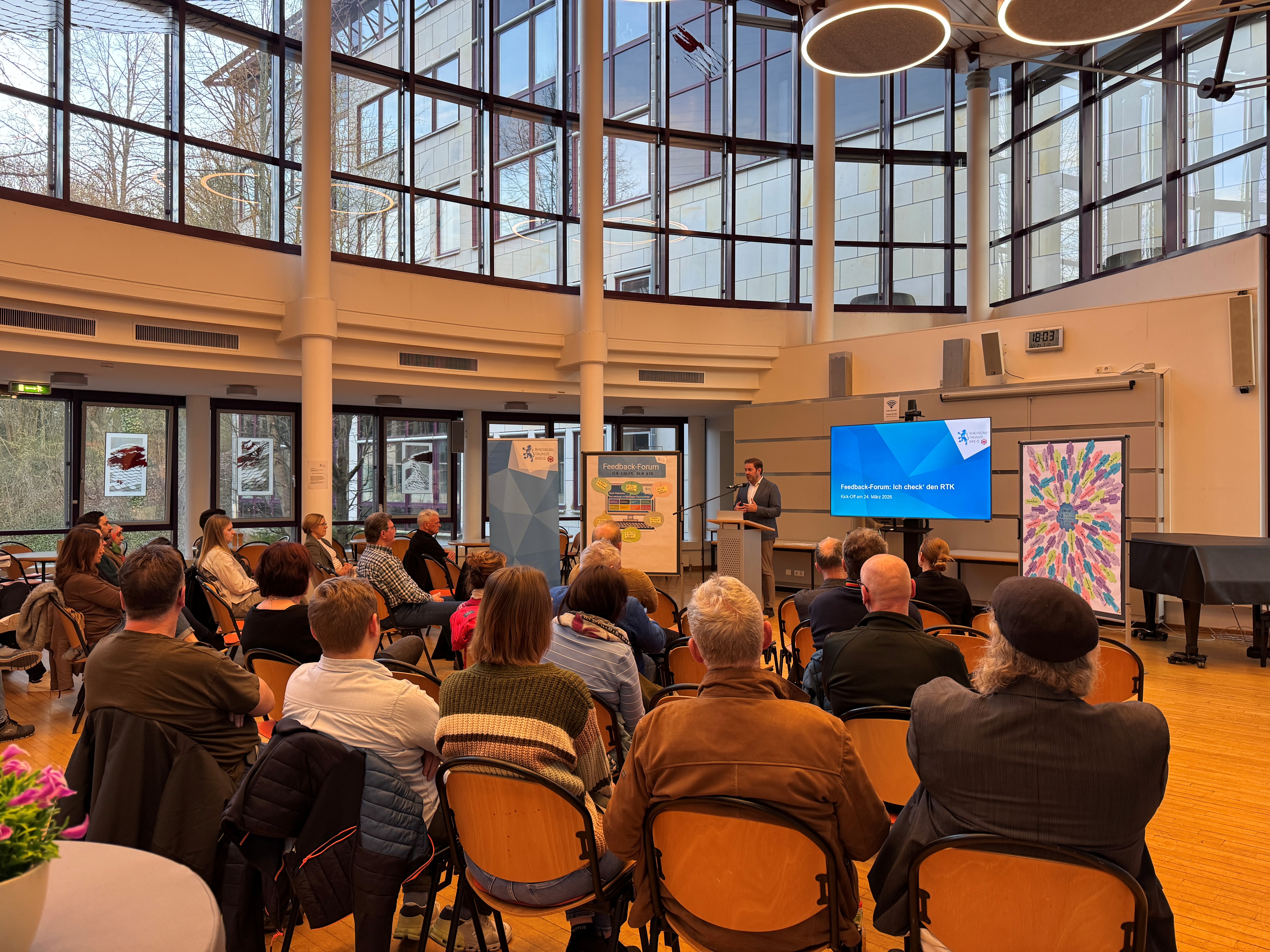 Foto: Landrat Sandro Zehner beim Start des Pilotprojektes "Feedback-Forum".